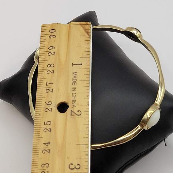 Dainty Goldtone minimalist bangle with black and white faux  cabachons - Picture 9 of 11